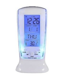 שעון מעורר דיגיטלי עם תאריכון ומד טמפרטורה.