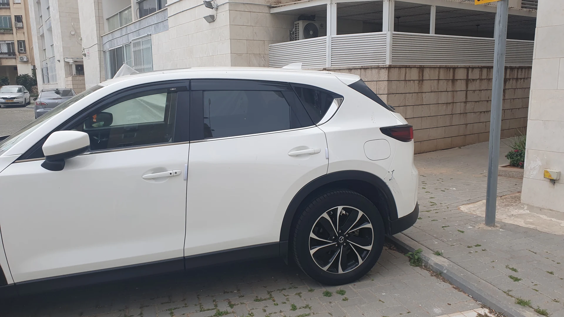 למכירה מאזדה cx5 2024 יד ראשונה 00 נהג מבוגר יחיד עשה רק 12000 נסיעות כמעט רק בע