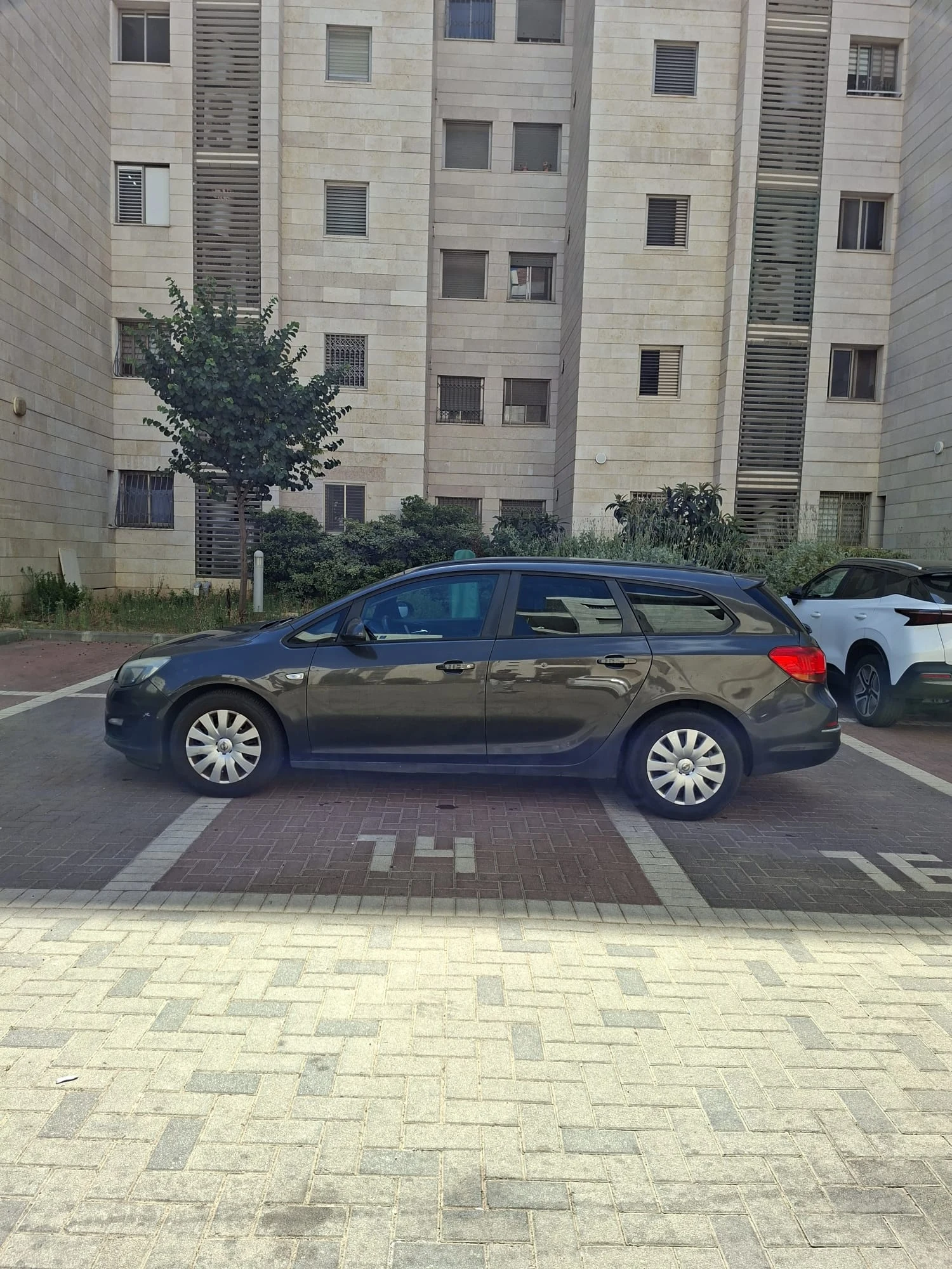 אופל אסטרה סטיישן 2016 - המשפחתית החכמה
מנוע 1.4 טורבו אוטומט | 197,000 ק"מ