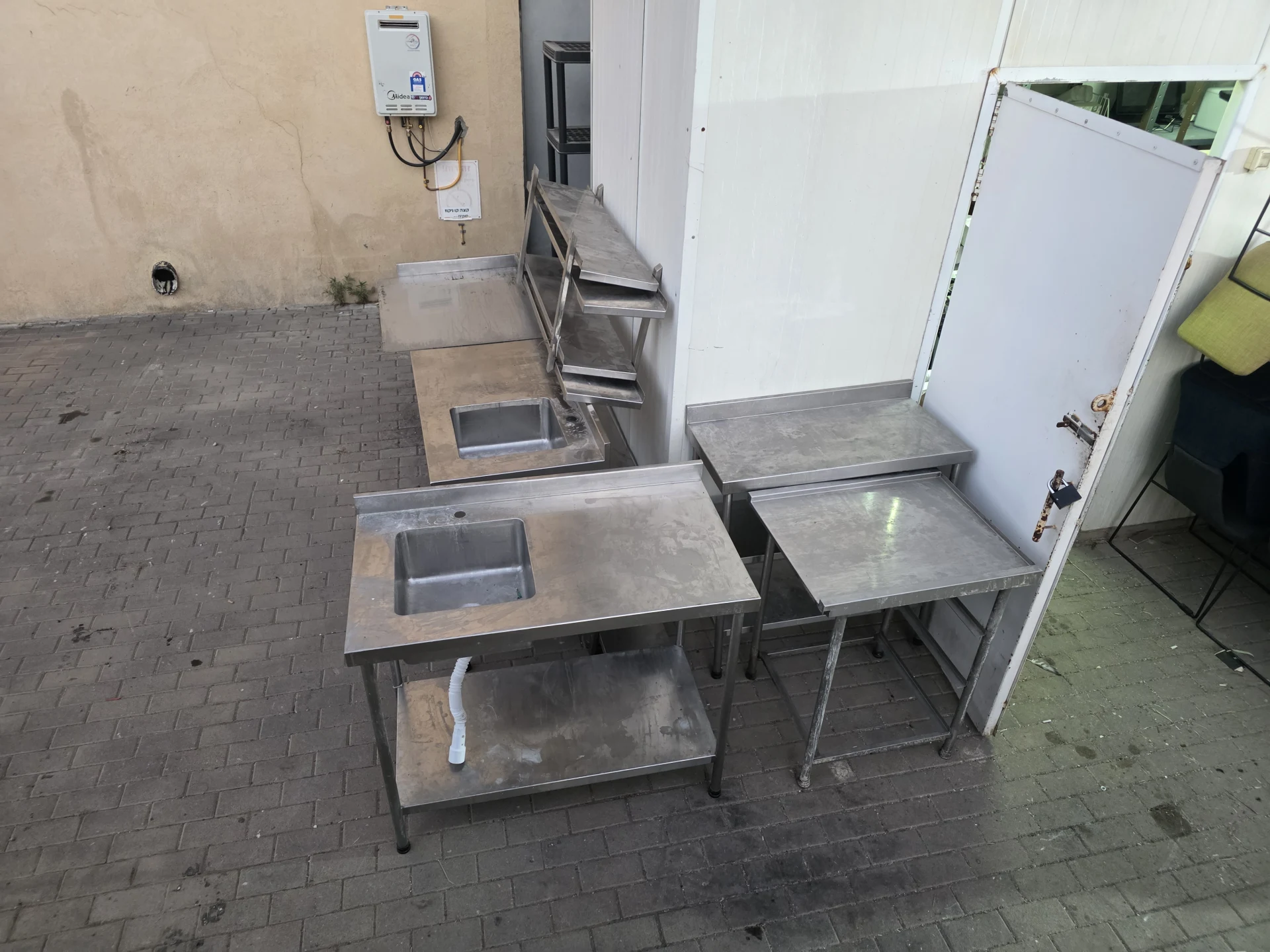 למכירה במחירים לא נורמליים.. רק לבוא לקחת מחיר פסיכי לגמרי.
מקרר תצוגה לעוגות ג