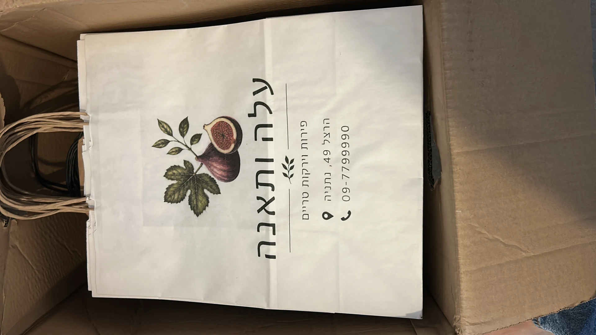 � מערכות תצוגה גדולות ומעוצבות לפירות וירקות
🪵 מדפי תצוגה ונגרות בהתאמה אישית